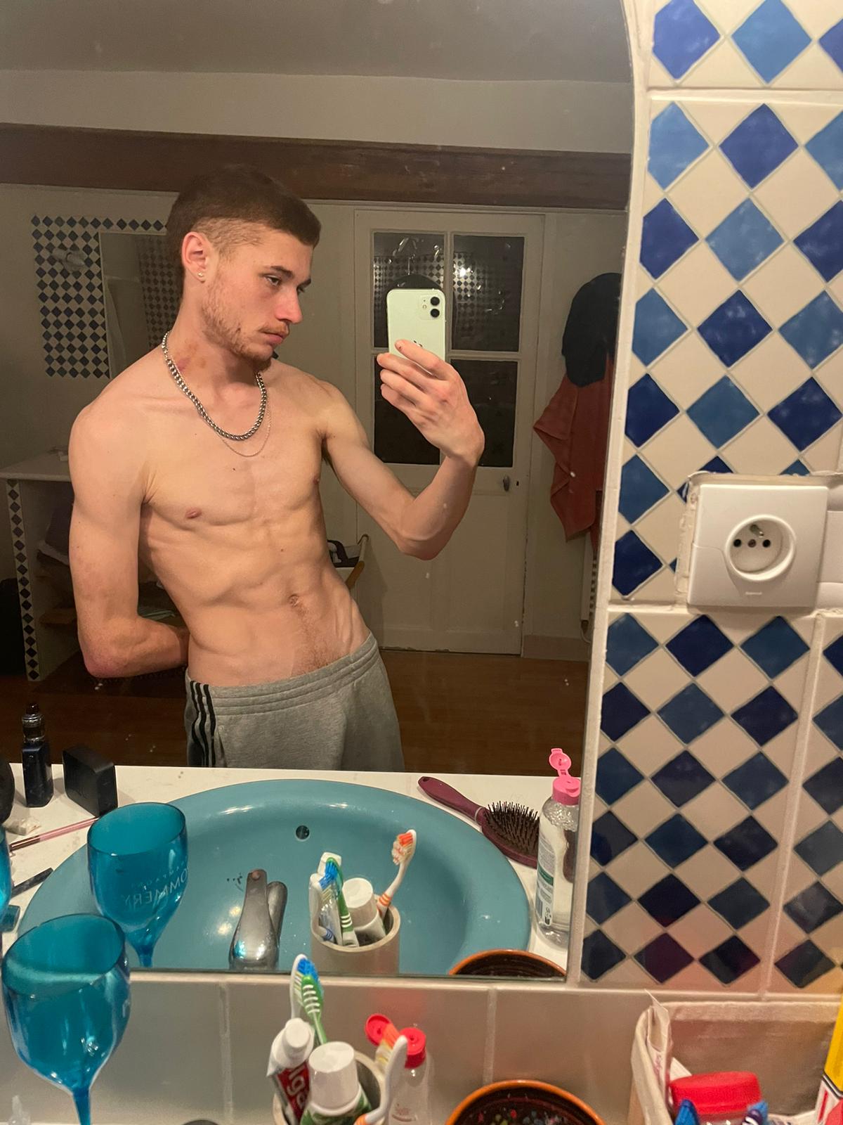 Igor, 22 ans, Bassevelle